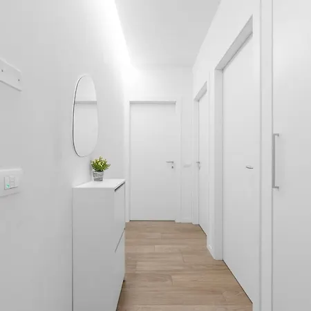 아파트 Bilocale Vicino Tram 2, Smart Tv E Internet Veloce 밀라노
